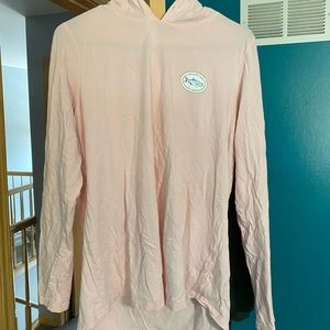 Large Vineyard Vines hoodie tee.
